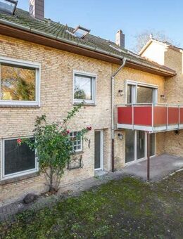 Reihenmittelhaus in 24159 Kiel-Pries mit durchdachtem Grundriss auf drei Ebenen! Ideal für eine stilvolle Modernisie... - Kiel