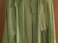 Gr. XL: lindgrüner Pullover "Lin Collection" + T2: lindgrüne Weste + Gr. T3: lindgrüne Jacke "L´ impossible Paris", Boutique-Ware, hoher Neupreis, neuwertig - München