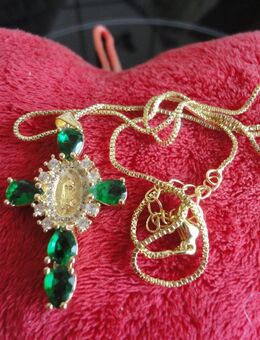 Kette mit Kreutz Anhänger mit grünen Steinen Modeschmuck 46cm lang - Witzenhausen