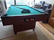 Pool-Billiard mit 4 Cue und Kugeln - Groß Rohrheim