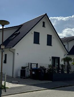 Neubau Doppelhaushälfte jeweils ca. 122 m² Wfl, KfW-55 inkl. ca. 693 m² Grundstück in Lübeck! Baufinanzierung ab ca. 1.800,00 € mtl.! - Lübeck