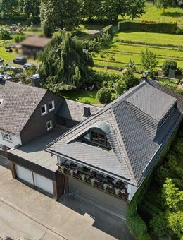 Einfamilienhaus und Kapitalanlage im Doppelpack - Traumhafte Grünanlage mit vielfältiger Nutzung - Dietzhölztal