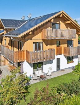 Großweil: Große, moderne Doppelhaushälfte in Dorfmitte - Großweil