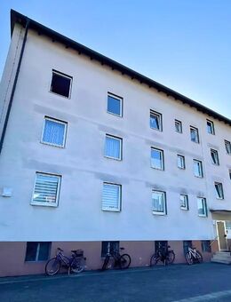 Kapitalanlage mit Zukunft: Voll vermietetes Mehrfamilienhaus mit 13 Einheiten + 11 Garagen in Hallstadt bei Bamberg - Hallstadt