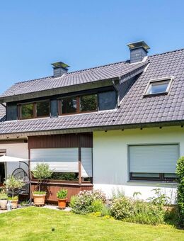 Schicke Obergeschosswohnung mit Balkon im Grünen zwischen Bielefeld und Leopoldshöhe - Leopoldshöhe
