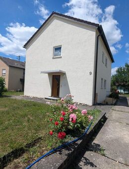 Gepflegtes Ein- bis Zweifamilienhaus mit Pelletheizung, großem Garten und Ausbaumöglichkeiten - Hochdorf (Regierungsbezirk Stuttgart)