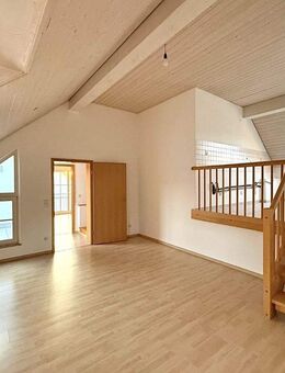 Extravagante Split-Level 2-ZKB-Wohnung mit Loggia und Pkw-Stellplatz in Aystetten zu vermieten - Aystetten