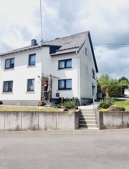 Gemeinde Lochum: Gepflegtes Einfamilienhaus mit Garage und schönem Areal - Lochum
