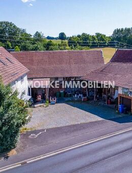 Ländliches Anwesen mit Wohnhaus, Scheunen und Stallungen - 2.384 m² Grundstück - Bad Soden-Salmünster