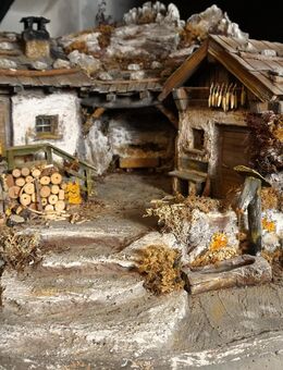 Große Weihnachtskrippe aus dem Grödnertal / Südtirol, mit vielen schönen Figuren - München