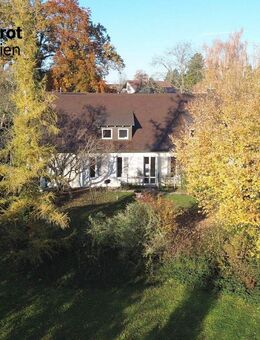 Stilvolles Familienanwesen mit großem Garten und separatem Poolhaus - Backnang