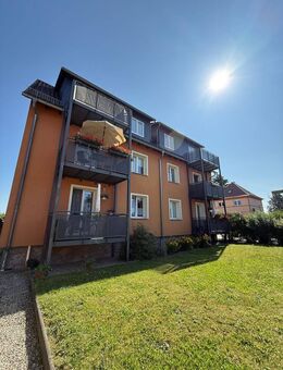 Sonnige 3 Zimmer Maisonette-Wohnung mit Süd-Balkon, Stellplatz und Gartennutzung, top saniert und gepflegt - Coswig