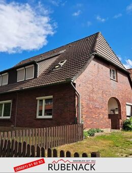 Zweifamilienhaus mit vielseitigem Potential, großem Garten + Nebengebäuden - Marklohe