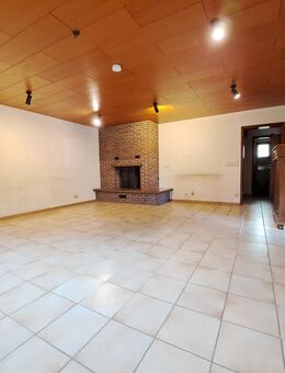 RH-Bungalow mit 230 m² Wohnfläche/ 495.000,- € !!, 511 m² großem Grundstück, schönem Garten mit Südausrichtung in Ettlingen-Bruchhausen - Ettlingen