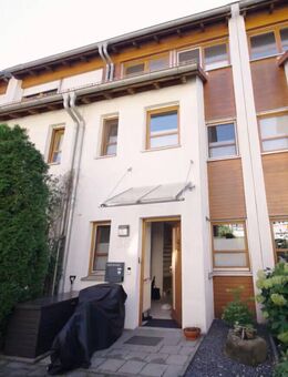 Familienfreundliches Reihenhaus mit Garten, Spielplätzen und Tiefgarage in Wendelstein-St. Wolfgang! - Wendelstein