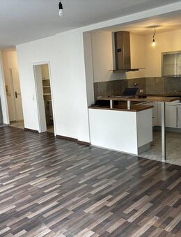 Moderne und helle 2 Zimmer-Wohnung mit EBK und Stellplatz - Esslingen (Neckar)