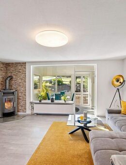 SCHÖNE, RUHIGGELEGENE DOPPELHAUSHÄLFTE MIT PV-ANLAGE IM DACH INTEGRIERT IN RÜMMINGEN - Rümmingen