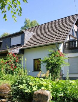 Zweifamilienhaus in ruhiger Wohnlage am Rande des Ortskerns von Ruppichteroth - Ruppichteroth