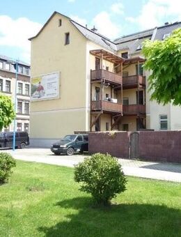 Singlewohnung - Ideal gelegen am Einkaufszentrum - neuer Fußboden - Bad mit Fenster und Wanne - Aue