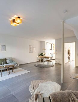 MANNELLA *Urban leben, familiär wohnen - modernes Stadthaus mit Charme* Reihenmittelhaus in Hennef - Hennef (Sieg)