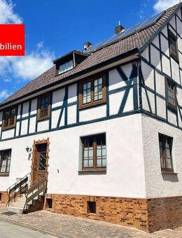 Mehrfamilienhaus mit Charme und schönem Gartengrundstück in Vöhl - Vöhl