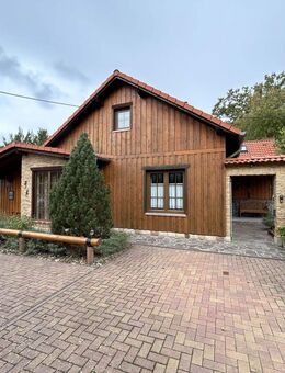 Gepflegtes Einfamilienhaus in Massivbauweise mit Anbau, großem Garten und ländlichem Flair - Carlsberg