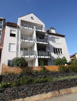 Sehr schöne 3-Zimmer Wohnung mit Einbauküche, Tiefgarage und großem Balkon im Zentrum! - Plauen