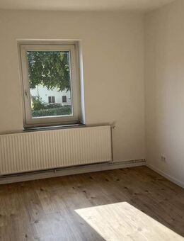 Frisch sanierte 3 Zimmer Wohnung mit Balkon - Gütersloh