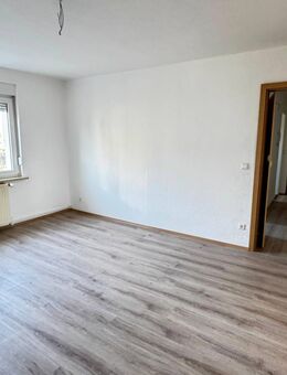 helle Mietwohnung Wannenbad - ruhige Wohnlage - Erstbezug nach Komplett-Sanierung - Staßfurt