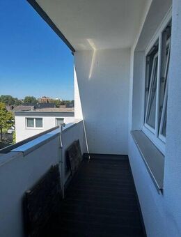 Dachgeschoss-Wohnung mit Balkon und Einbauküche, Lp-Süd - Lippstadt
