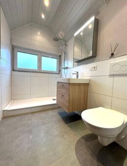 Neues Bad & ruhige Lage - 3,5-Zimmer-Maisonette mit Balkon & Garage - Bad Friedrichshall
