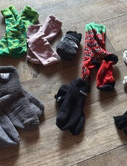 Verkaufe verschiedene Damensocken und Nylonstrümpfe in den Größen 39-42 (nicht neu) - Hannover