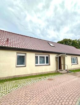 HORN IMMOBILIEN ++ Doppelhaushälfte an der Stadtmauer in Brüssow bei Pasewalk - Brüssow