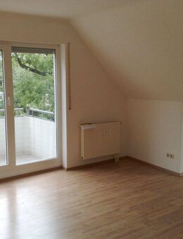 +++ATTRAKTIVE DG-WOHNUNG MIT BALKON UND PKW-STELLPLATZ AM RANDE VON CHEMNITZ+++ - Chemnitz