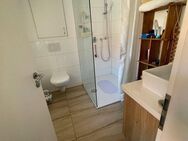 Neu renoviertes Zweifamilienhaus mit 210 qm & Gewerbe in Giebelstadt - Giebelstadt
