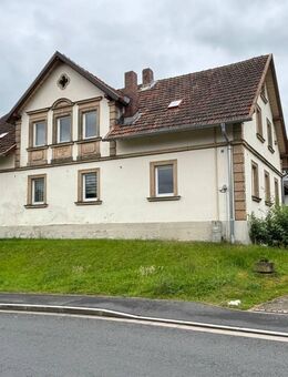 solides Sandsteinhaus mit zusätzlichem Baugrundstück - Kulmbach