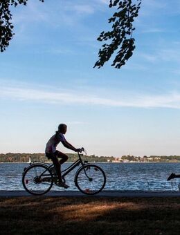 Suche attraktive humorvolle Frau für Motorradtouren ,Fahrradtouren, Unternehmungen - München