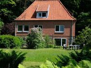 Für Naturliebhaber: "Das Haus am Fluss"-EFH mit eigenem Steg auf einmaligem, großen + gepflegten Naturgrundstück, idyllische Randlage, Mölln - Mölln (Schleswig-Holstein)