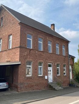 Freistehendes Wohnhaus mit angebauter Scheune (ehem. Schule) - Heidweiler