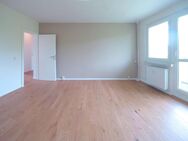 3-Zimmer-Wohnung mit Balkon, Laminat, Bad mit Fenster...! - Neustadt (Sachsen)