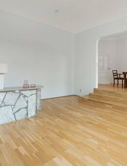 Charmanter Albau der Gründerzeit - 4 Zimmer mit Freifläche und Garten in Sachsenhausen - Frankfurt (Main)