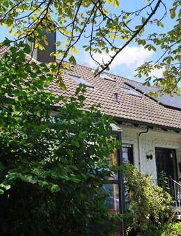 Roßtal-S-Bahn Nähe: Einfamilienhaus mit PV, Solar, Doppelgarage und Traumblick auf Felder und Wiesen - Roßtal