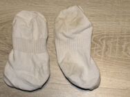 Stickende, durchgeschwitzte Socken vom Reitergirl - Berlin