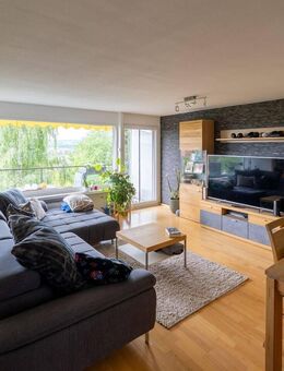 Modernisierte, großzügige 4-Zimmer-Wohnung in VS-Marbach - mit Charme und Panoramablick vom Balkon - Villingen-Schwenningen