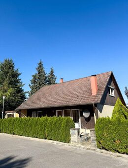 Familienfreundliches Einfamilienhaus mit Garten und Garage - Pforzheim