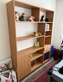 Schönes Bücherregal mit abschliessbarem Bereich in 6414