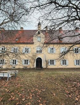 GROSSRAUMWOHNUNG (4 ZIMMER+) INKL. TERRASSE UND GARTENMITBENUTZUNG IN CHARMANTEM ANWESEN IN GROSSAITINGEN ZU VERMIETEN. - Großaitingen