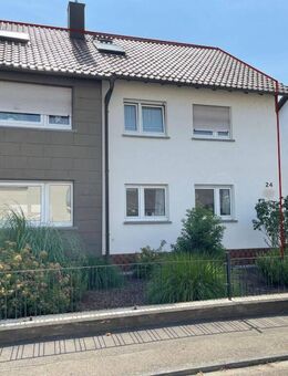 Mehrfamilienhaus mit Potenzial in Hockenheim - drei Wohneinheiten, großer Garten & Doppelgarage - Hockenheim