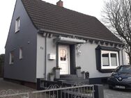 Heide - eine Oase mitten im Zentrum - Renoviertes Einfamilienhaus mit Stellplatz & Wallbox ! - Heide