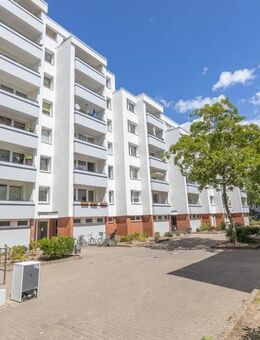 Demnächst frei! 2-Zimmer-Wohnung in Bremen (Viertel). Saniertes Bad, Laminatoptik, Balkon! - Bremen